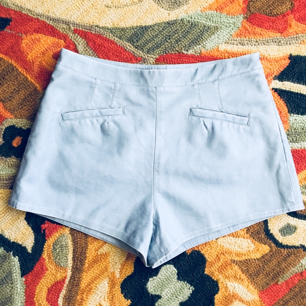 LOVERS+FRIENDS BEAUTIFUL SOFT BLUE SHORTS SIZE L
